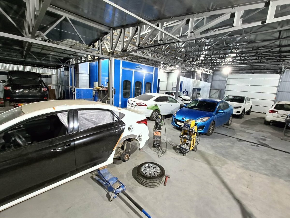 Кузовной цех ПрофиКузов: автомобиль в ремонте