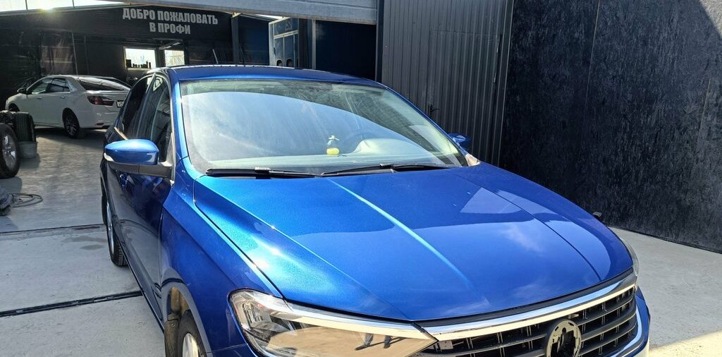 Volkswagen Polo после ремонта капота
